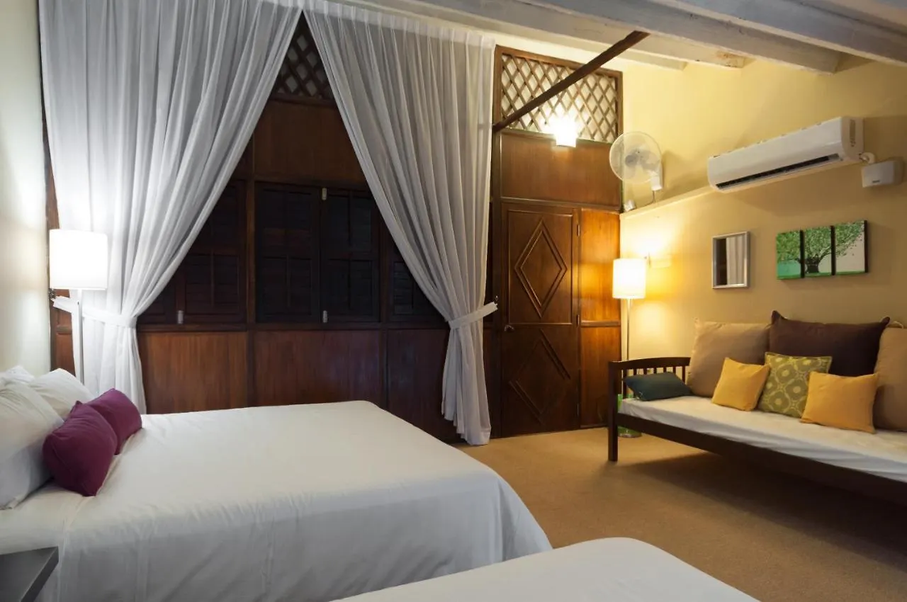 Carnarvon House Hotel Georgetown 2*, George Town