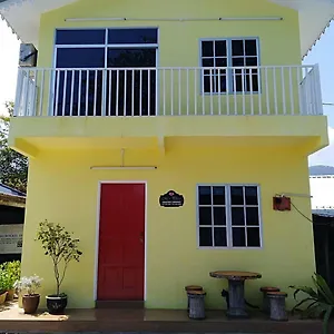 M's Place Chalet Bed&breakfast Chalet George Town